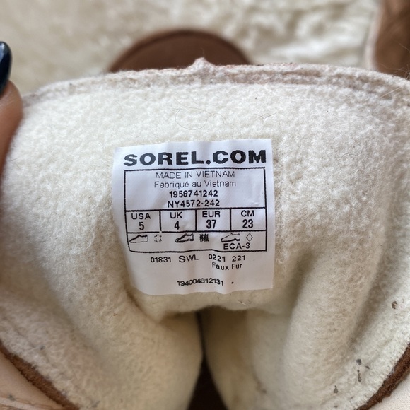 Sorel Youth Whitney II Joan Lace Boot, in Velvet Tan, SZ 5 - Picture 4 of 14